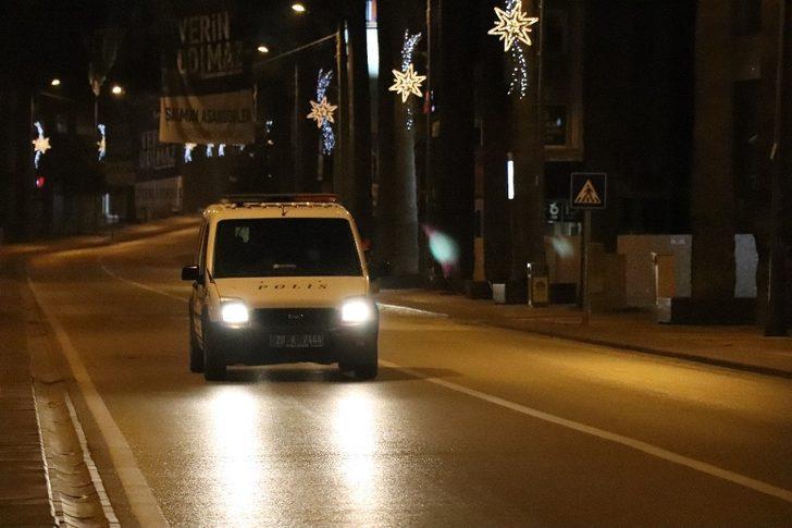 Denizli’de vatandaşlar sokağa çıkma kısıtlamasına uyuyor G2