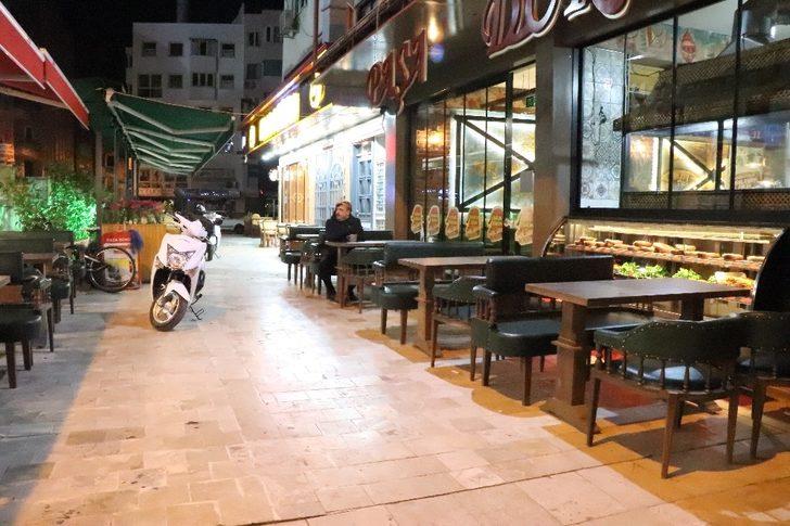 Denizli’de vatandaşlar sokağa çıkma kısıtlamasına uyuyor G4