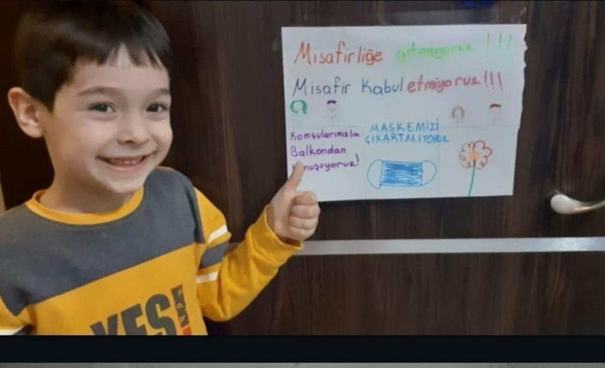 &Ouml;ğrencilerden Korona vir&uuml;se karşı resimli misafir uyarısı