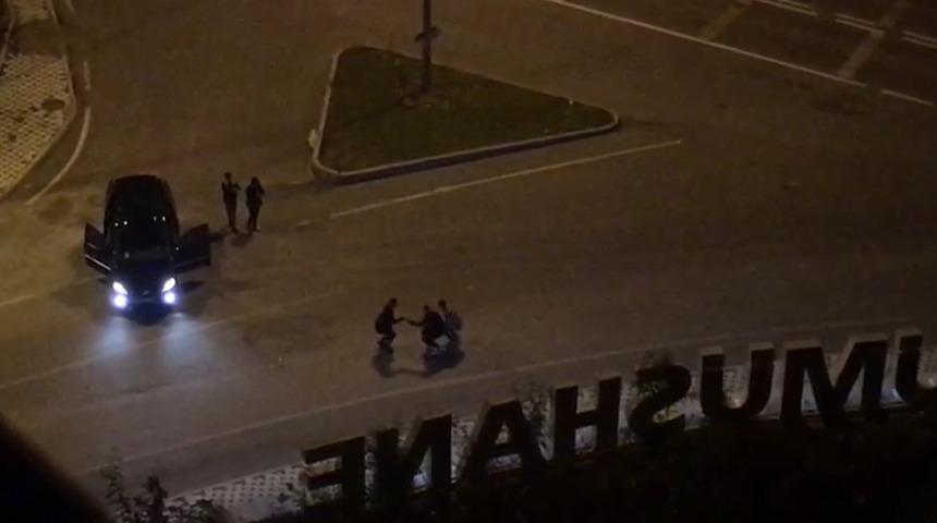 Yasağa rağmen yolda halay çektiler