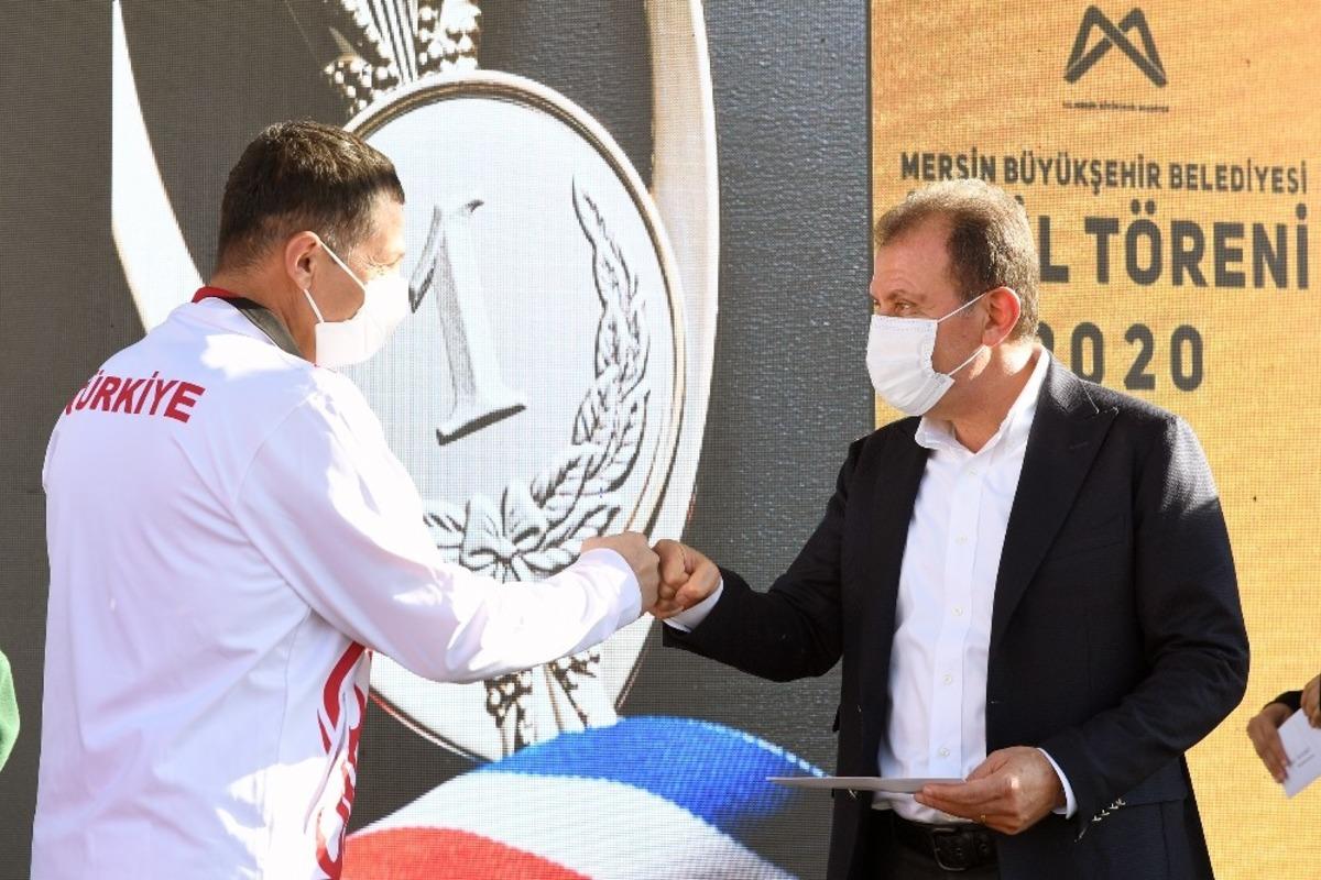 Mersin B&uuml;y&uuml;kşehir Belediyesinden başarılı sporculara destek