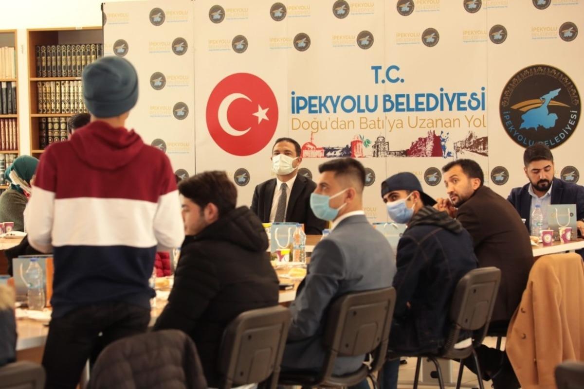 Kaymakam ve Belediye Başkan Vekili Aslan gen&ccedil;lerle bir araya geldi