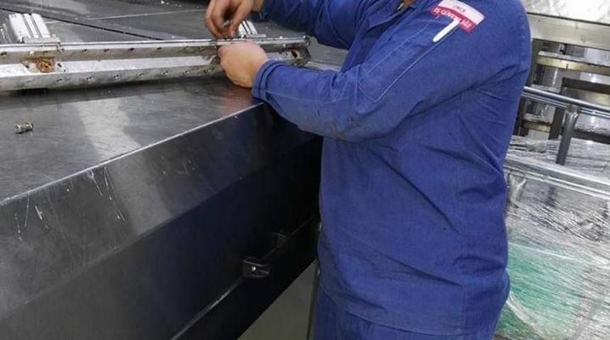 Kafasını kek makinesine kaptıran iş&ccedil;i hayatını kaybetti