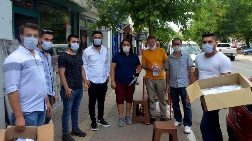 AK Parti Osmaniye Gen&ccedil;lik Kolları maske dağıttı