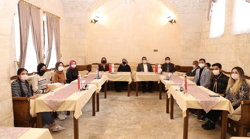 Canpolat gen&ccedil;lerle bir araya geldi