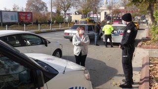 Koronavirüs karantinasını ihlal etti, trafik kontrolünde yakalandı