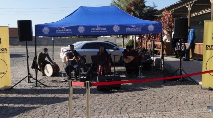 Diyarbakır&rsquo;da &rsquo;K&uuml;&ccedil;ede sanat var&rsquo; etkinliğine yoğun ilgi