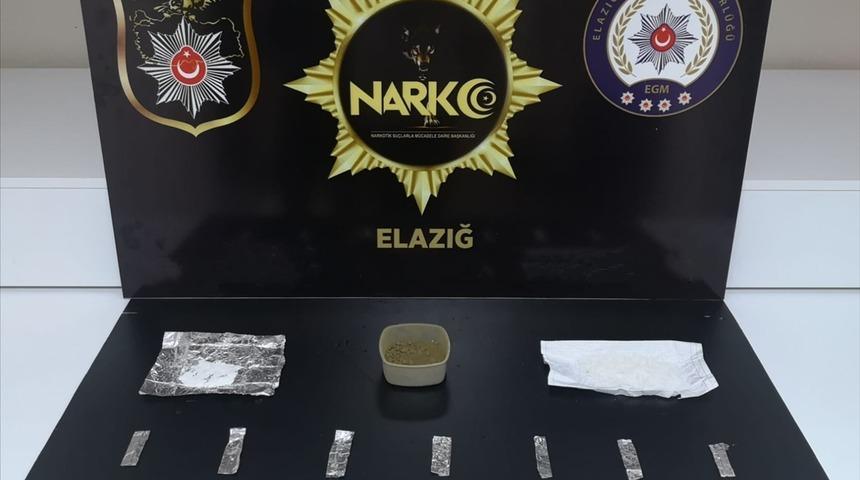 Elazığ'da otomobilde uyuşturucuyla yakalanan 2 kişi tutuklandı