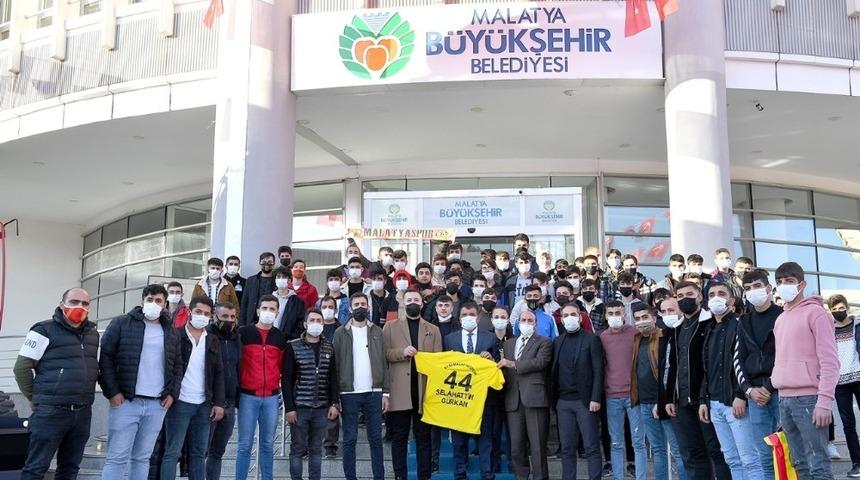 Yeni Malatyaspor taraftarlarından Başkan Gürkan’a ziyaret