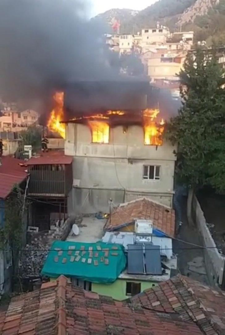 Hatay’da korkutan ev yangını G3