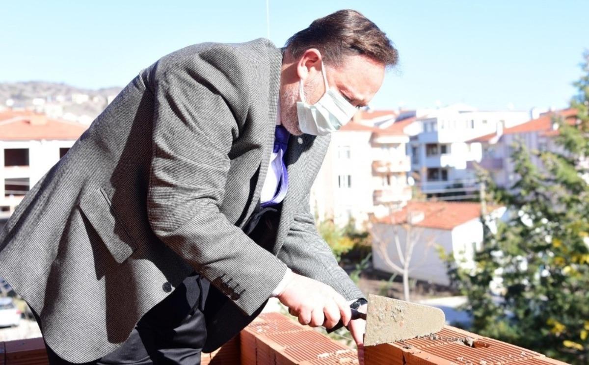 Atat&uuml;rk Evi&rsquo;ne Bir Tuğlada Başkan Orkan&rsquo;dan