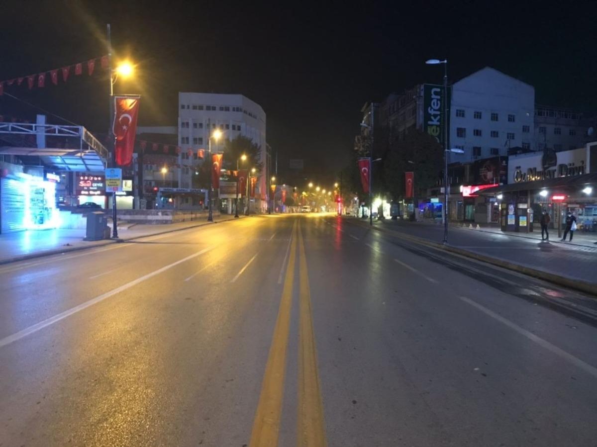 Malatya&rsquo;da sokağa &ccedil;ıkma kısıtlaması başladı