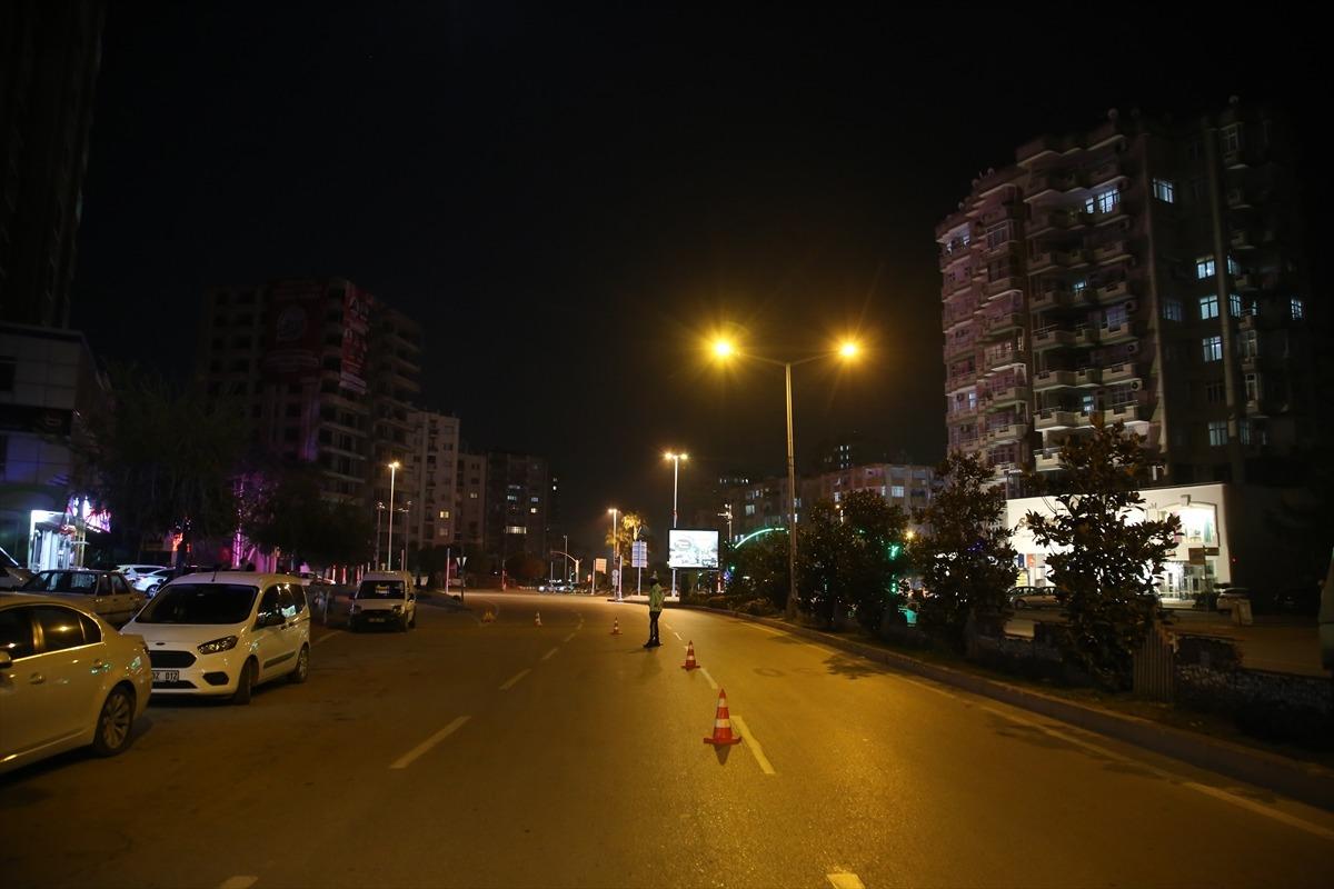 Doğu Akdeniz'de sokağa &ccedil;ıkma kısıtlamasına uyuluyor