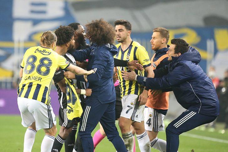 Fenerbahçe-Beşiktaş derbisinde ortalık karıştı!