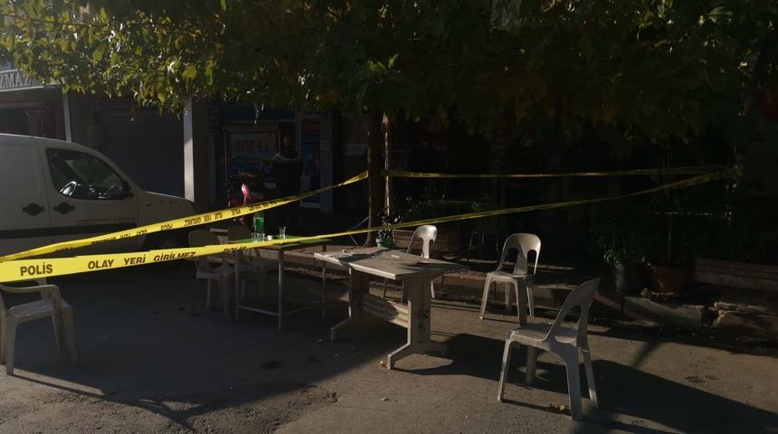 Aydın'da tartıştığı kız arkadaşını sokak ortasında bacağından bı&ccedil;akladı