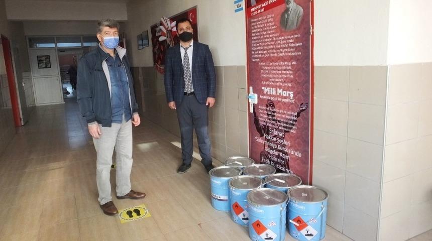 Burhaniye’de okullara hayırsever firmadan boya desteği