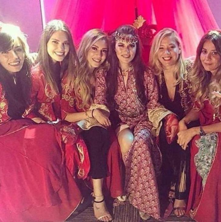 Fahriye Evcen'in kınasında ünlü yağmuru  G3