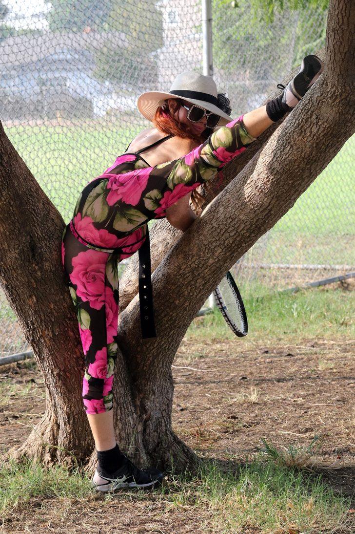 Phoebe Price ne yapacağını iyice şaşırdı!  G2