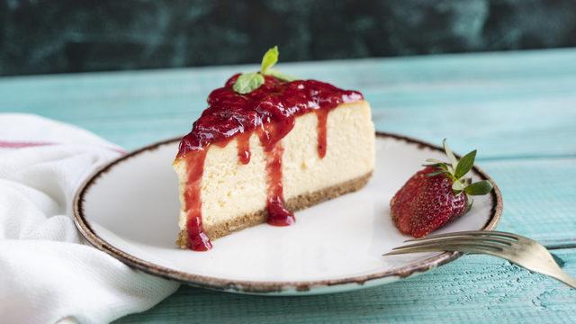 Kolay cheesecake nasıl yapılır? Kolay cheesecake tarifi nedir? İşte kolay cheesecake yapımı ve cheesecake malzemeleri