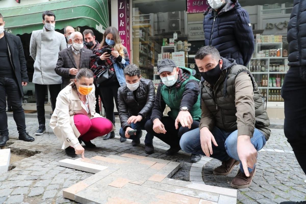 Fethiye Caddesinde doğal taş zemini uygulanıyor