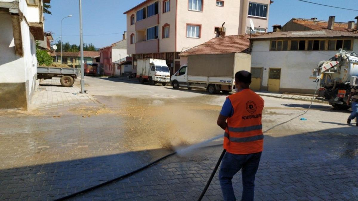Cadde ve sokaklar klorlu su ile yıkandı