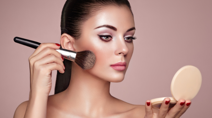 Photoshop efekti veriyor! Sadece 5 dakikada yapılan makyajın p&uuml;f noktası