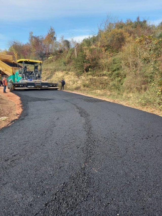 İzmit’te köy yolları konforlu hale getiriliyor