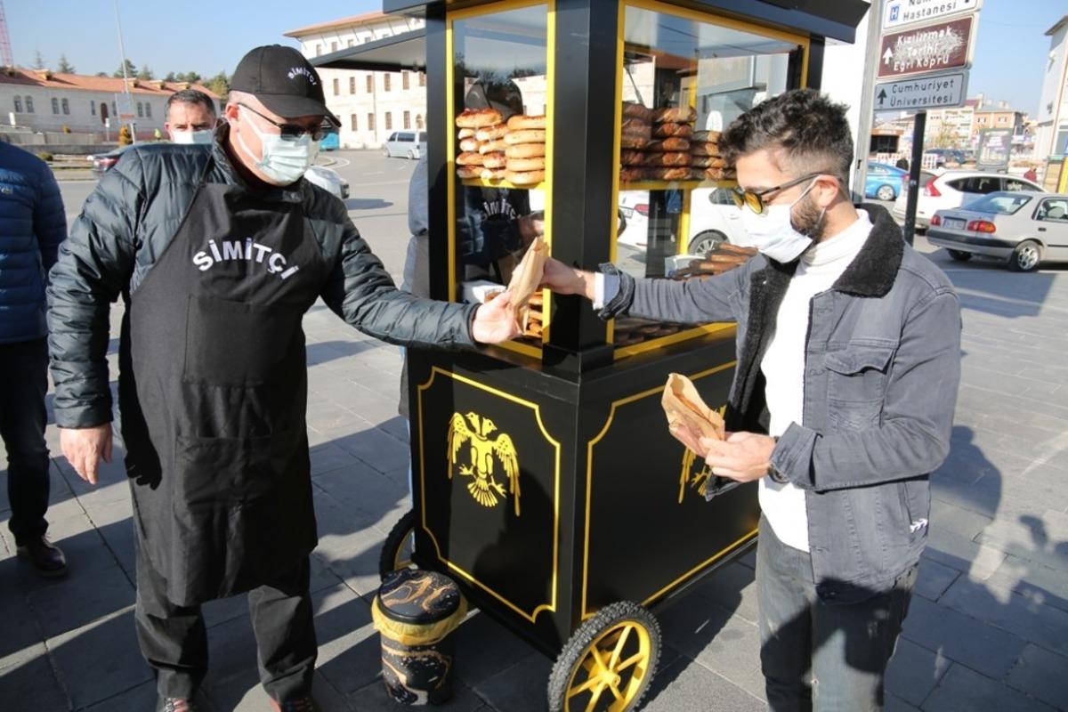 Tarihi dokuya uygun simit stantları