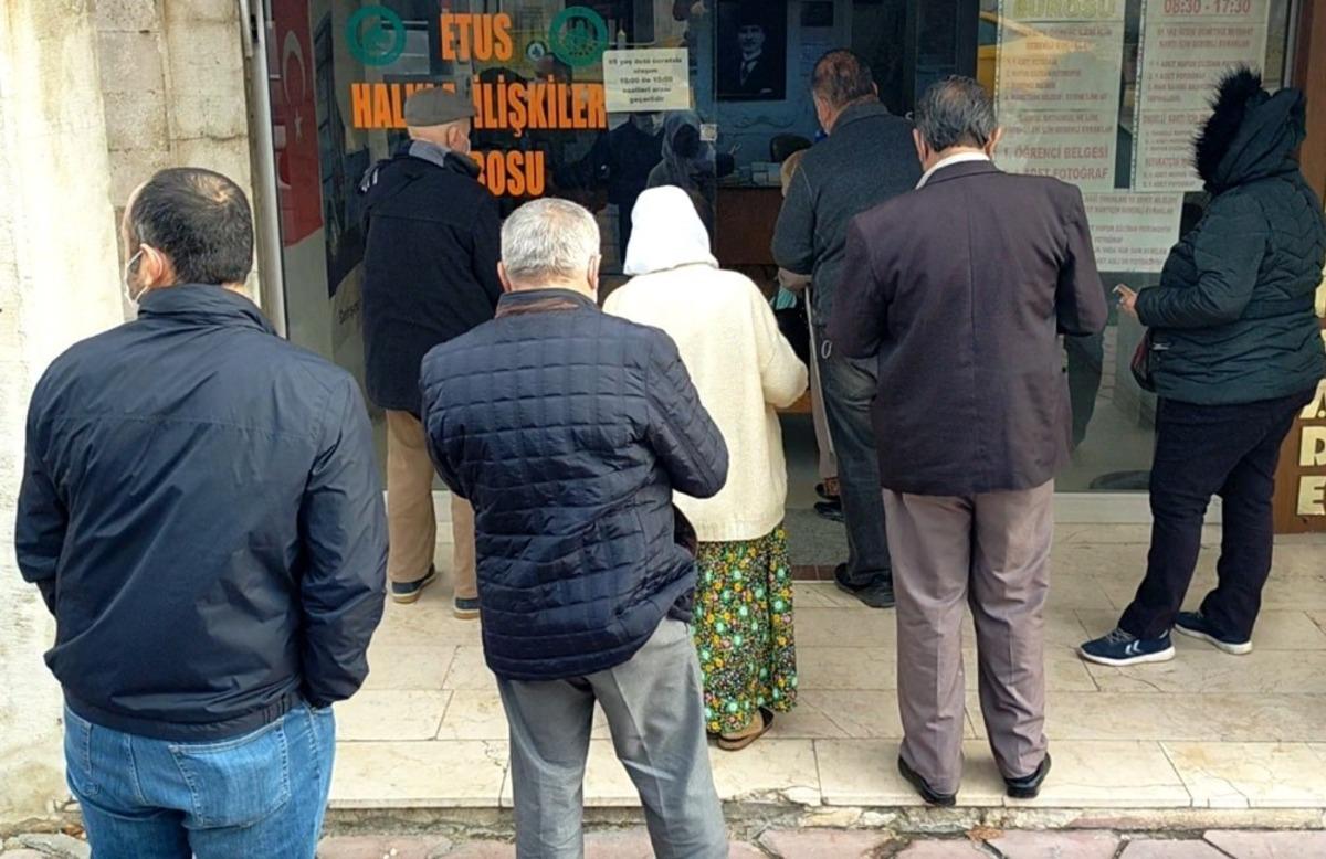 Bakanlık duyurmuştu yarın başlıyor, son g&uuml;n kuyruğu oluştu