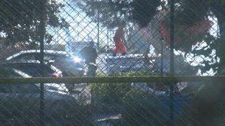 Beşiktaş'ta aniden koşarak denize atlayan kişiyi işçiler kurtardı