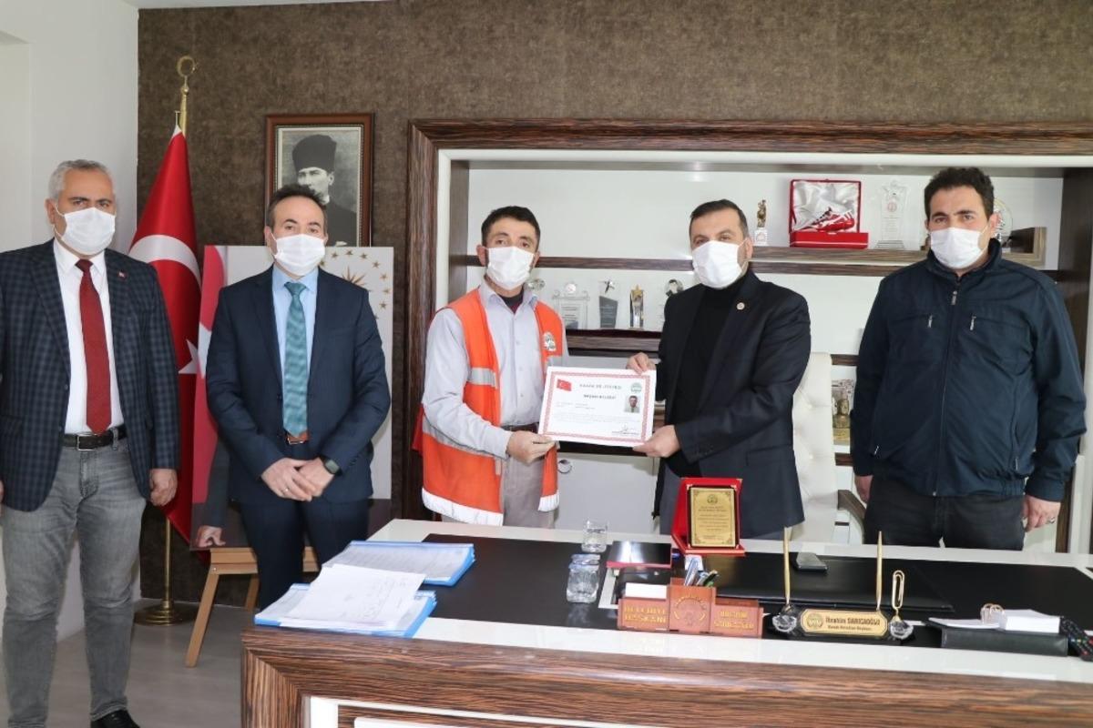 Sarıcaoğlu başarıyı &ouml;d&uuml;llendirdi