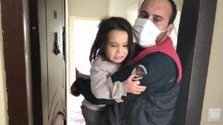 Komşular ağlama sesini duyup ihbar etti, itfaiye kurtardı