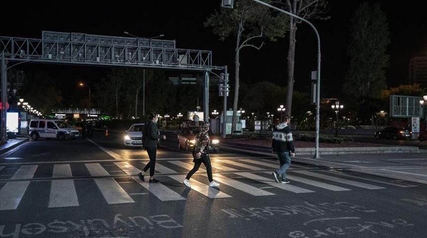 Hafta içi sokağa çıkma yasağı var mı? Yeni yasaklar gelecek mi? Hafta içi ve hafta sonu sokağa çıkma yasağı olacak mı?