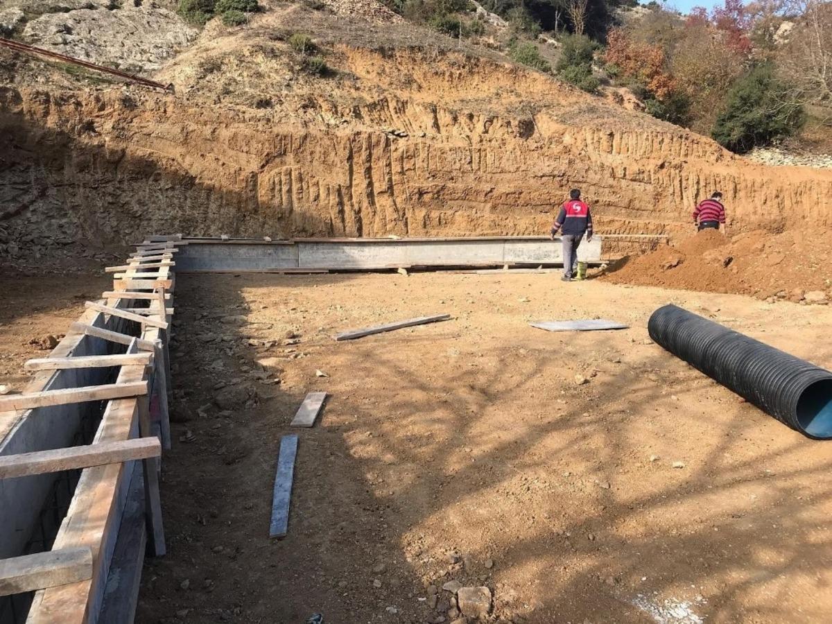 İvrindi Belediyesi halı saha &ccedil;alışmalarına hız verdi