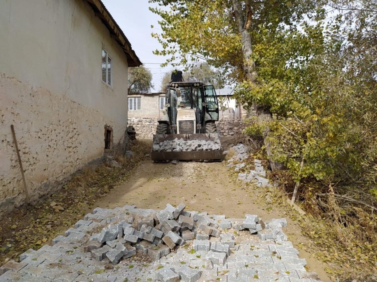 Kuluncak&rsquo;ta mahalleler kilit taş ile buluşturuluyor