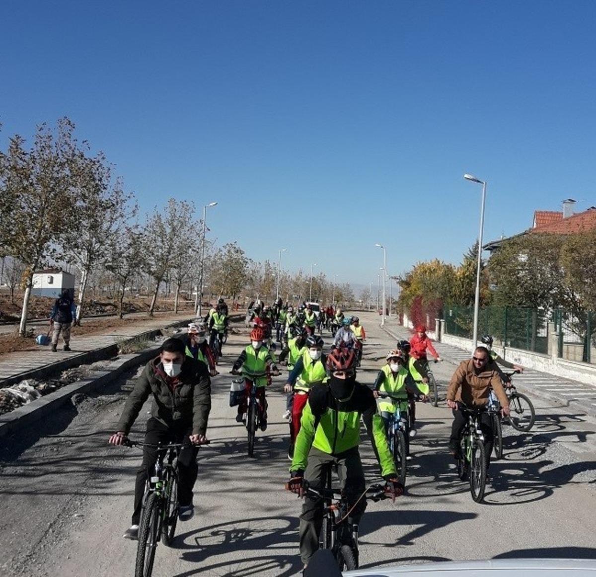 40 bisiklet&ccedil;i &Ccedil;ırmıhtı&rsquo;nın eşsiz g&uuml;zelliklerinde pedal &ccedil;evirdi