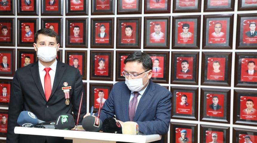 Vali &Ccedil;i&ccedil;ek: &ldquo;Şehit aileleri ve gazilerimizin emrindeyiz&rdquo;