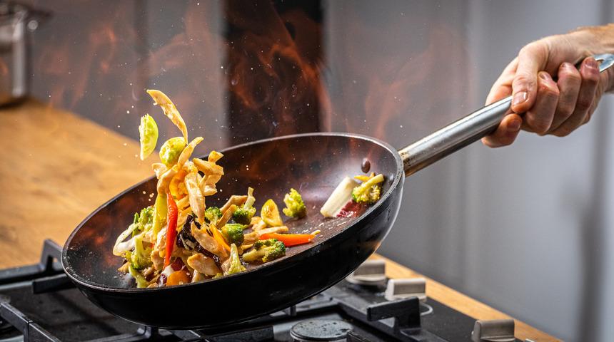 Teflon tavalar kanser yapıyor mu? Onkoloji uzmanı açıkladı