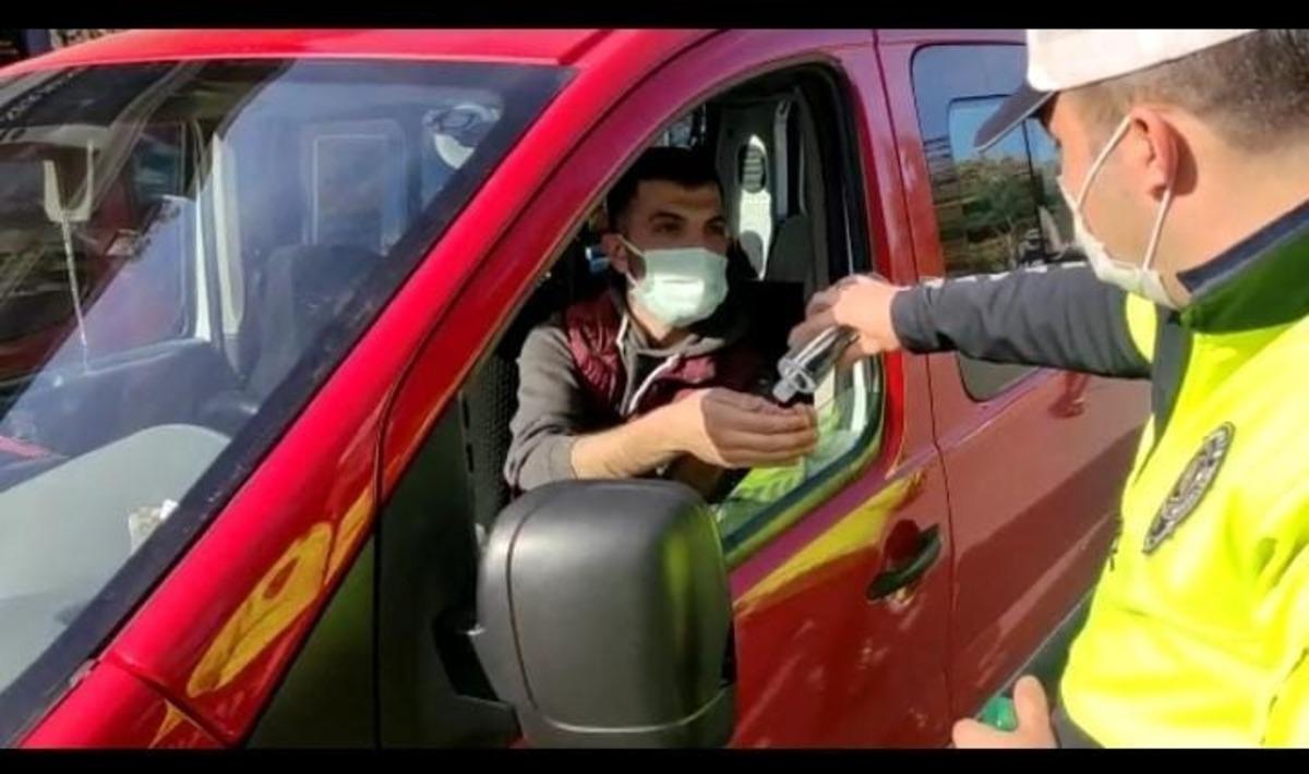 Sakarya Emniyetinden toplu taşıma s&uuml;r&uuml;c&uuml;lerine jest