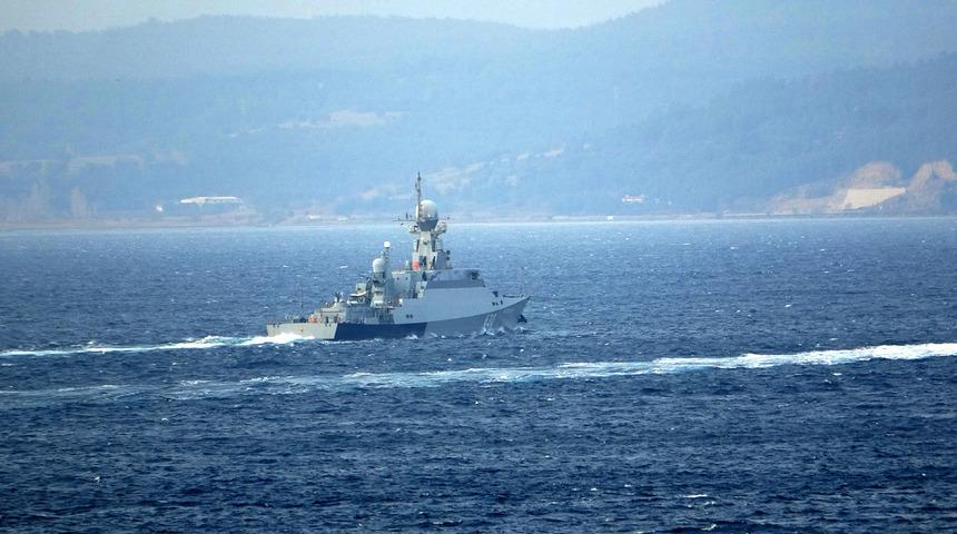 Rus savaş gemisi, &Ccedil;anakkale Boğazı'ndan ge&ccedil;ti