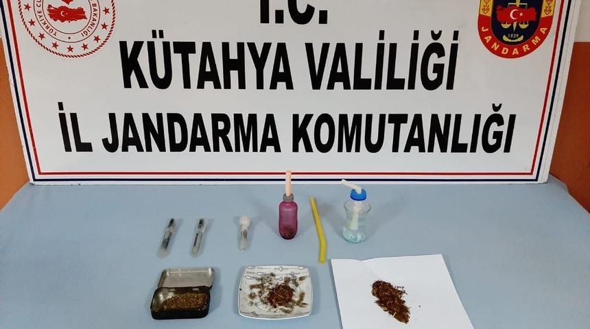 K&uuml;tahya&rsquo;da uyuşturucu operasyonu: 2 g&ouml;zaltı