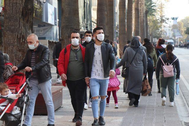 Denizli’de korona virüs tedbirlerine uymayan  19 kişiye ceza kesildi