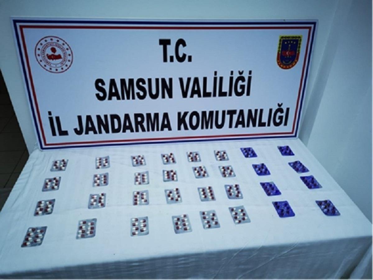 Samsun&rsquo;da jandarma ekipleri 12 kilo esrar 966 adet sentetik hap ele ge&ccedil;irdi