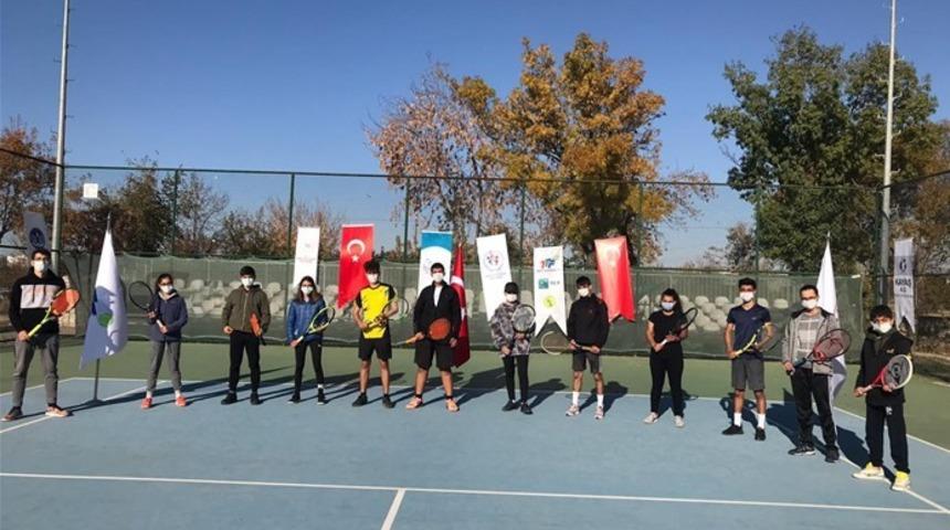 Malatyalı tenis&ccedil;iler başarılı d&ouml;nd&uuml;