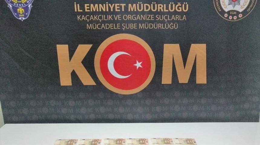 Sahte d&ouml;viz bozduran 2 ş&uuml;pheli su&ccedil;&uuml;st&uuml; yakalandı