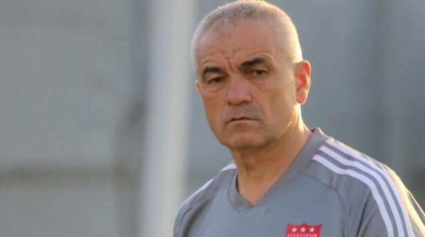 Sivasspor'da Rıza &Ccedil;alımbay: "2 top toplayıcı arkadaşı kadroya aldık"