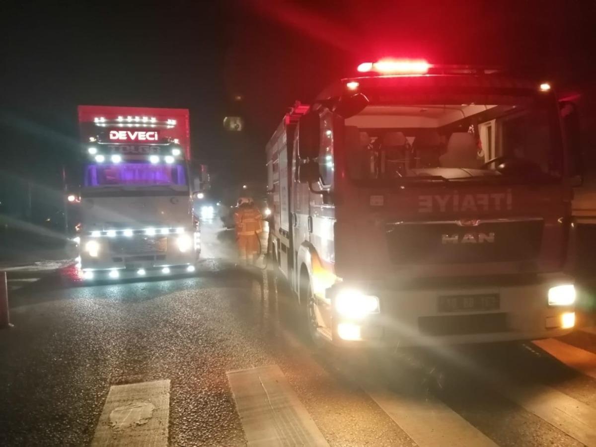 Balıkesir&rsquo;de seyir halindeki ara&ccedil; yandı