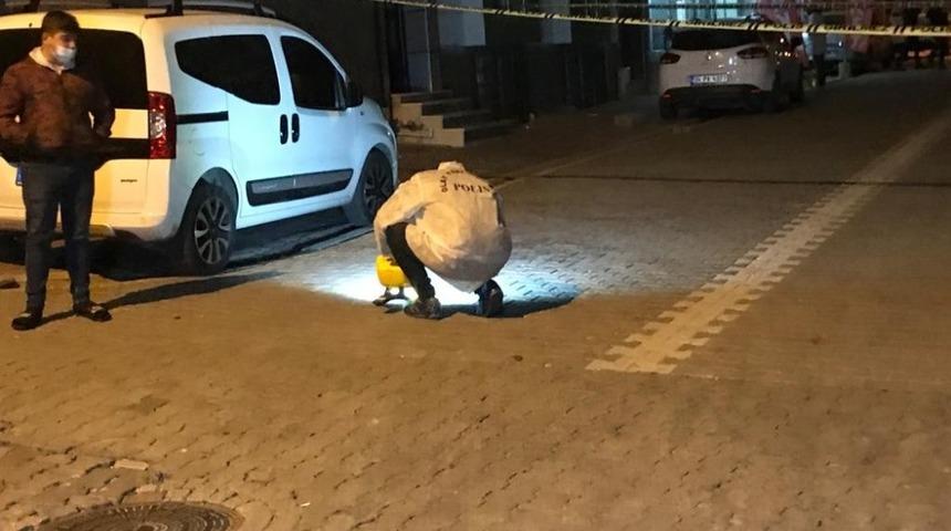 Esenyurt&rsquo;ta silahlı saldırı! Sokak ortasında kurşun yağmuruna tuttular