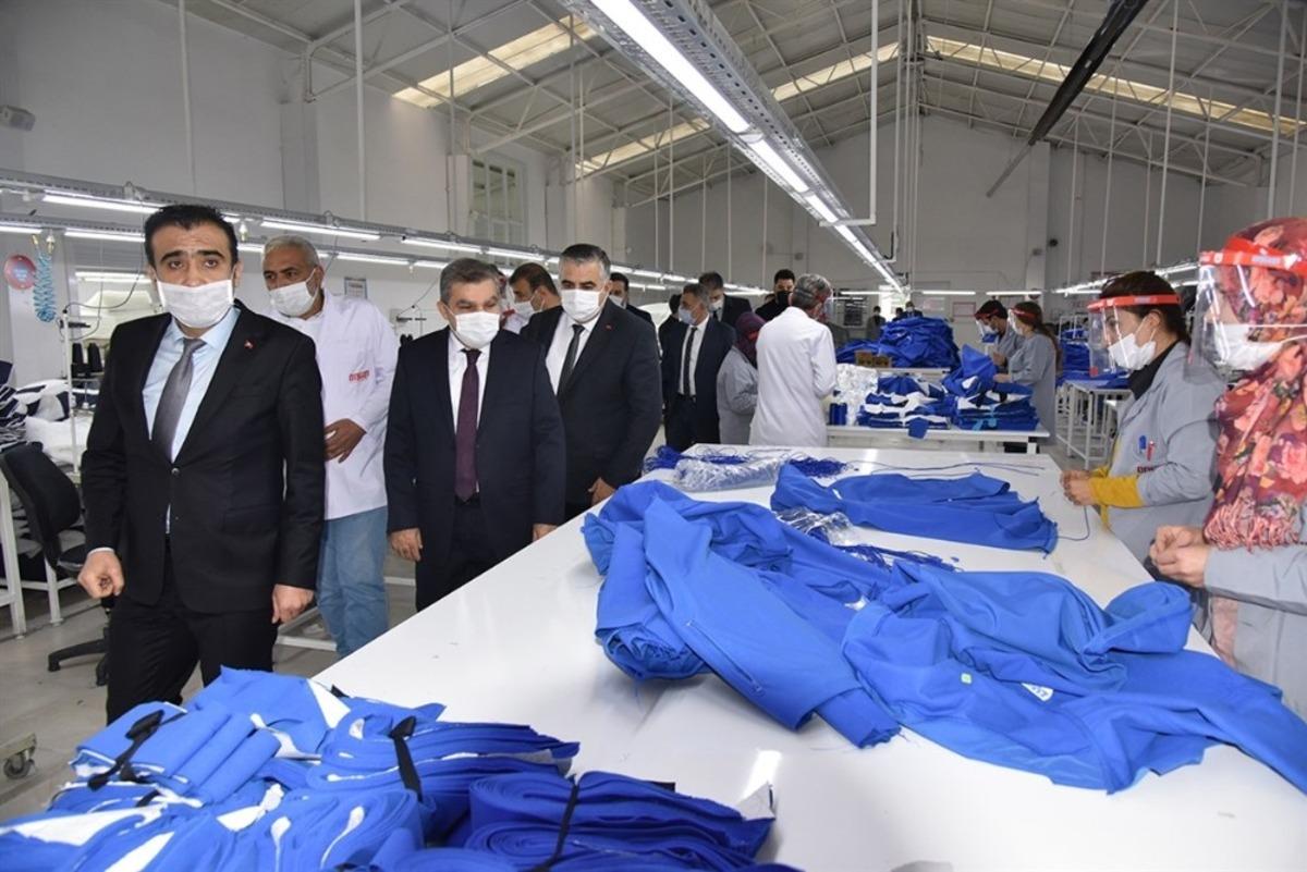 Vali Işık, saya ve tekstil fabrikasında incelemelerde bulundu