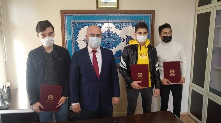 Hafızlar belgelerini aldı